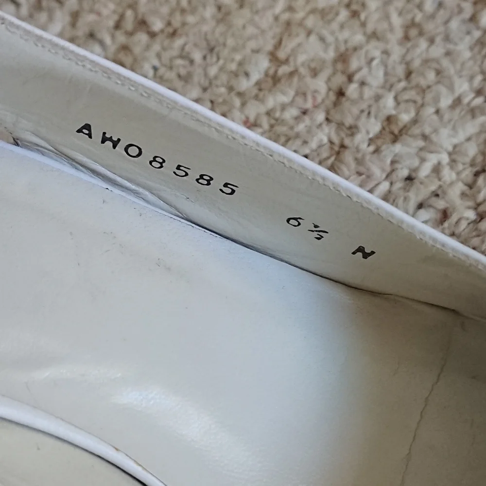 Stuart Weitzman white leather peep toe wedges size 6.5N - Picture 9 of 14